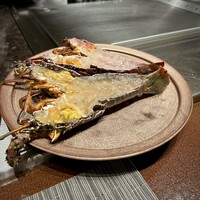 鉄板焼 さざんか - 伊勢海老 まだ生きてます