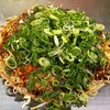 お好み焼き 亀八 - そば肉玉
ネギトッピング
磯野製麺