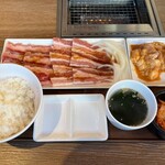 焼肉ライク - メガ盛りセット(３００ｇ)！