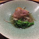 広尾 一会 - 炭で焼いた蔵王鴨。菜の花に新ごぼうが添えられて。