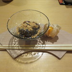 広尾 一会 - デザートはわらび餅とほおずきです。