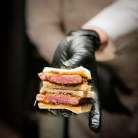 焼肉牛印 銀座店 - 名物シャトーブリアンステーキサンド