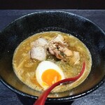 〆ラー - 豚骨ラーメン