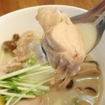 アジアン屋台 ココデポチャ - 北海道産鶏肉ときのこのグリーンカレーセット（生春巻・烏龍茶付き）1331円