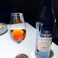 オマージュ - 前回はこの後のアミューズに合わせて、フィンランドジンでしたが、今回はシェリー（アモンティリャード）です。