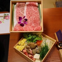 北新地しゃぶしゃぶすき焼き きらく - 黒毛和牛和牛3種のしゃぶしゃぶ･野菜
                      (サーロイン)