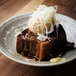 Simmering pork braised pork