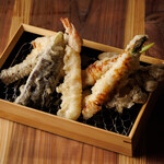 Assortment of 6 types of tempura platter