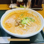 菜館Wong - ◎濃厚なスープにゴマの香りと甘さを感じ、辛さは余り強くなく酸味が丁度良い。