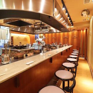 当店は全てカウンター席です。おひとりでもしゃぶしゃぶをお楽しみいただけます。