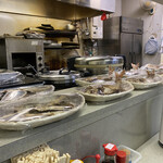 福魚食堂 - 鯛の煮付けがズラリ