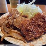 Shibuya Sanchoume Sakaba - とりかつ＆しょうが焼きダブル定食　950円
                      ごはん大盛・おかわり無料