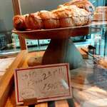 pain du boo and COMFORT Stand - 