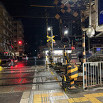 FUSE - 島の関駅から琵琶湖畔を望む、右手にローソン、そのまま真っ直ぐ2筋行くと左手角にFUSEさんがあります