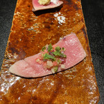 薪炭まだら - 鮨と書いて、本鮪2種の食べ比べと来たよ。しかも味変して。このまま最後まで行くのか〜