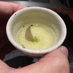 薪炭まだら - グラッパの代わりにぐい呑みで飲むお茶は新鮮です