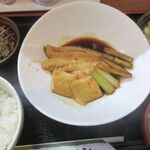 となりの食堂 - お盆全体でも地味