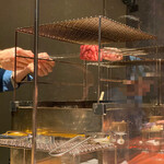 薪炭まだら - こちらで瞬間燻製に仕上げますよ