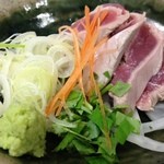 Soba To Kamoryouri Shinsaibashi Soubei - 鴨わさ　　レア湯引きした鴨のササミ・・・当店秘伝の出汁醤油で♪