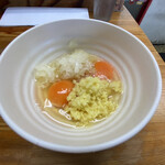 ハイマウント - 噂の「コッコマン」！　生卵2個におろし生姜、刻み玉ねぎ、カエシ少々入ってます。ハイマウントさんの大人気味変アイテムですね☆