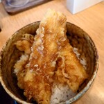 手打蕎麦 たじま - いか天丼 450円(税込)。
      