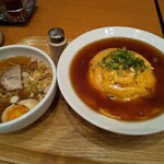 紅虎餃子房 - 中華飯と半ラーメンセット