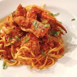 Live! Migratory crab bucatini with rich tomato sauce