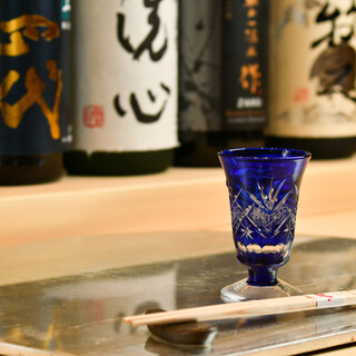 为四季增光添彩的日本酒，酒类丰富齐全。从一杯开始提供