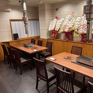 テーブル席や個室など、様々なシーンに対応いたします◎