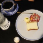 喫茶 杏 - ブレンドコーヒー、チーズケーキ