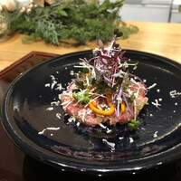 肉料理ふくなが - スタートはタルタル　ヒモみたいな形はサナギダケ
