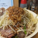 ラーメン二九六 - ラーメン小150g汁なし変更ほぐし豚ヤサイニンニクアブラ