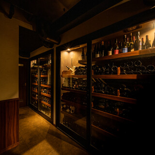 Approximately 2000 wines carefully selected by the owner sommelier!