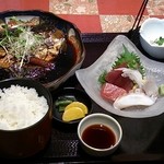 Totoya - 「カブト煮付と刺身定食」（1,480円）