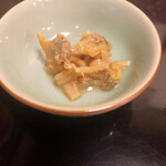 室町 砂場 赤坂店 - お通しアサリ煮　生姜がきいていておいしい