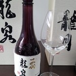 日本料理 TOBIUME - お酒⑦十四代　純米大吟醸　龍泉　大極上諸白 (山形)
      米品種:兵庫県特A地区産山田錦特米100％、精米歩合:35%
      龍泉であってもグラスをリンス！
      薫りが華やかでフルーティー、正に極上