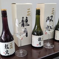 日本料理 TOBIUME - お酒
                      ⑦十四代　純米大吟醸　龍泉　大極上諸白 (山形)
                      ⑧十四代　龍月　斗瓶囲い　純米大吟醸(山形)
                      ⑨十四代　双虹　斗瓶囲い　大吟醸酒(山形)
                      現在のネット価格は大変なことになってます