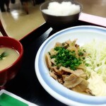 辛酉会食堂 - Cランチのポークチャップ定食