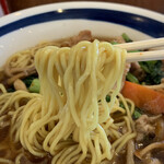 手打ラーメン 珍来 - 豚しめじラーメンの麺