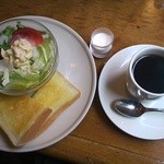 カフェ・ロンディーノ - 小さいサラダと小さなトーストセット（ブレンドコーヒーで）