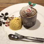 Bistro TATSU - 安納芋のアイスクリームとモンブラン。モンブランの中にはメレンゲ。