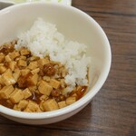 拉麺みやち家 - サービスの麻婆豆腐とご飯