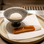 USHIGORO S. - さつまいものパートフィロ包み   塩ミルクアイス
