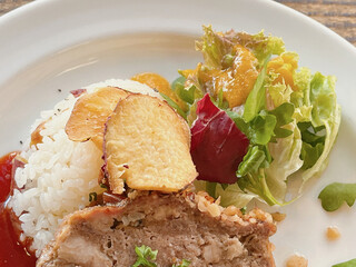 Kamogawa Kafe - 日替りお昼ごはん 税込820円のさつま芋バターライス、採れたて野菜のサラダ