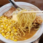 豪ーめん - 〝期間限定〟みそバターコーンラーメン の麺