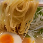 三角山五衛門ラーメン - 麺アップ