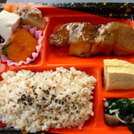 彩りごはん - '13, May 鰈煮弁当　650円　ご飯は玄米です