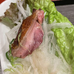 炭焼小屋竜ちゃん - 最後の一切れ。皮目はパリッと、中はレアレア