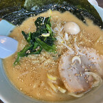 横浜家系ラーメン 魂心家 - 胡麻投入