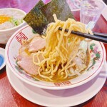 尾道ラーメン 丸ぼし - 中太麺